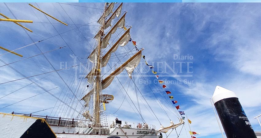 Se va el Buque “Cuauhtémoc” de Los Cabos