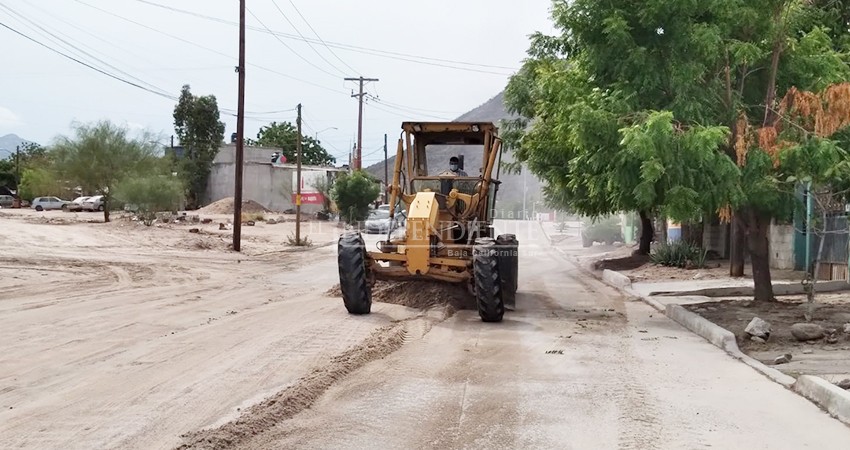 Limpia Servicios Públicos de La Paz  vialidades afectadas por las lluvias