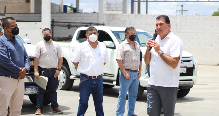 Entrega Rubén Muñoz parque vehicular al OOMSAPAS La Paz