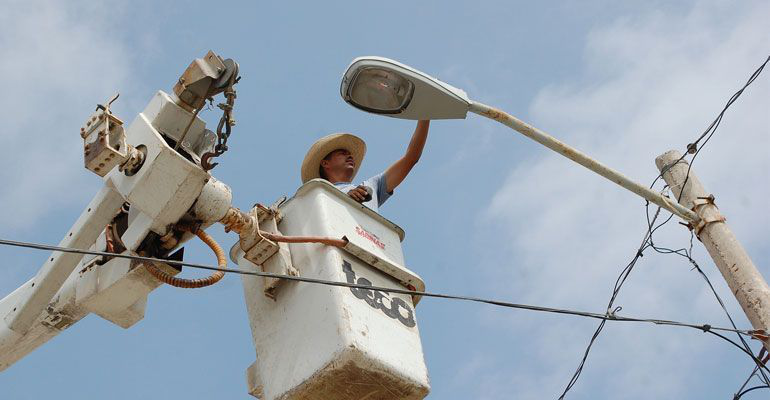Pone en marcha gobierno estatal programa de reposición de luminarias en los 5 municipios
