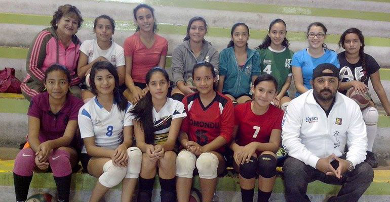 Los 6 equipos de voleibol que asistirán al regional se concentraron en esta ciudad