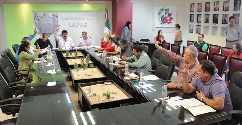 Autoriza Cabildo de La Paz nueva licencia a Esthela Ponce Beltrán