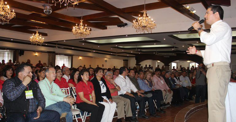 Recibe Axxel Sotelo constancia del PRI como candidato a la alcaldía de La Paz