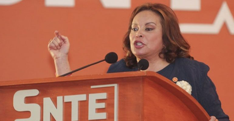 Elba cumple 2 años presa; espera cárcel domiciliaria