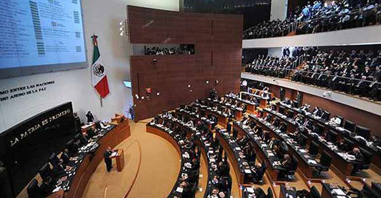 Senadores se bajan el sueldo...!!!  100 pesos al mes
