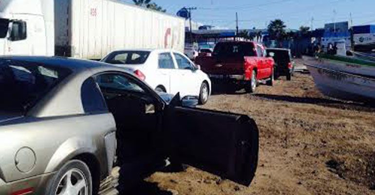 ¡Quedaron varados más de 5 horas en la carretera! Más de un centenar de personas sufrieron la falta de organización de El Triatlón