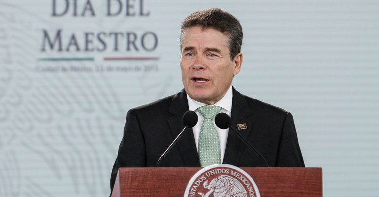 Entrega SNTE pliego de aumento salarial para 2015