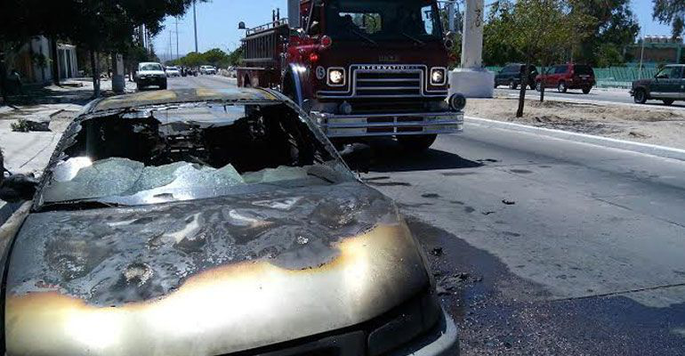 Miércoles de incendios de vehículos y accidentes automovilísticos