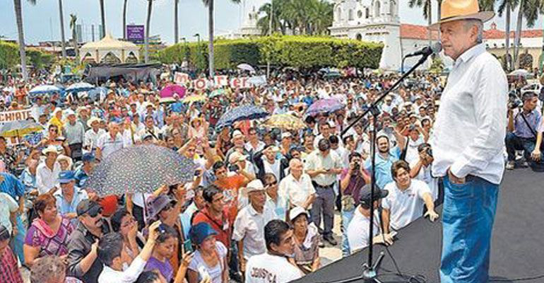 Padres de los 43 rechazan oferta de López Obrador