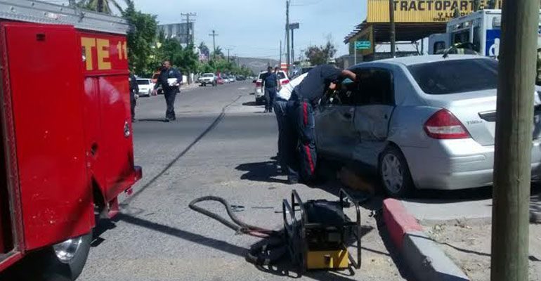 ¡Por pasarse el alto mandó a un hombre al hospital!