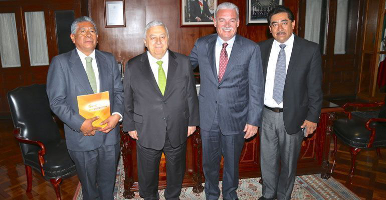 Se reúne el gobernador con Emilio Chuayffet Chemor para solucionar conflicto educativo