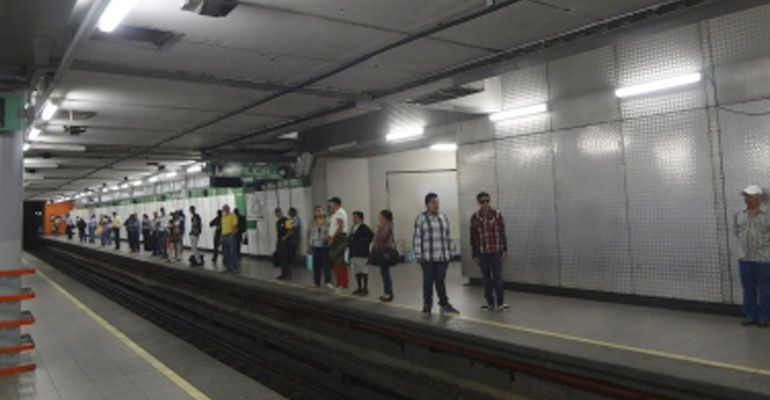 En honor a Sor Juana rueda tren rehabilitado de la línea 1 del metro en México