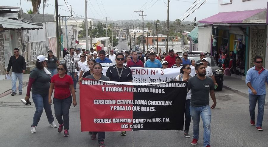 Solución al paro de maestros, piden padres de familia