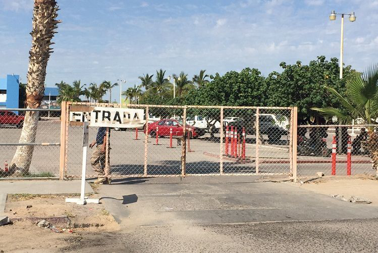 Ante las manifestaciones paralizan al Centro SEP