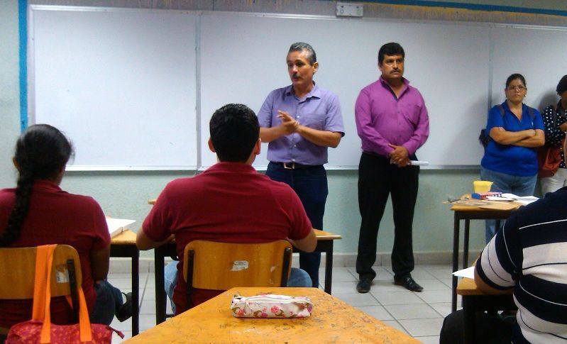 CCC visita a estudiantes del ITES Los Cabos para invitarlos a firmar