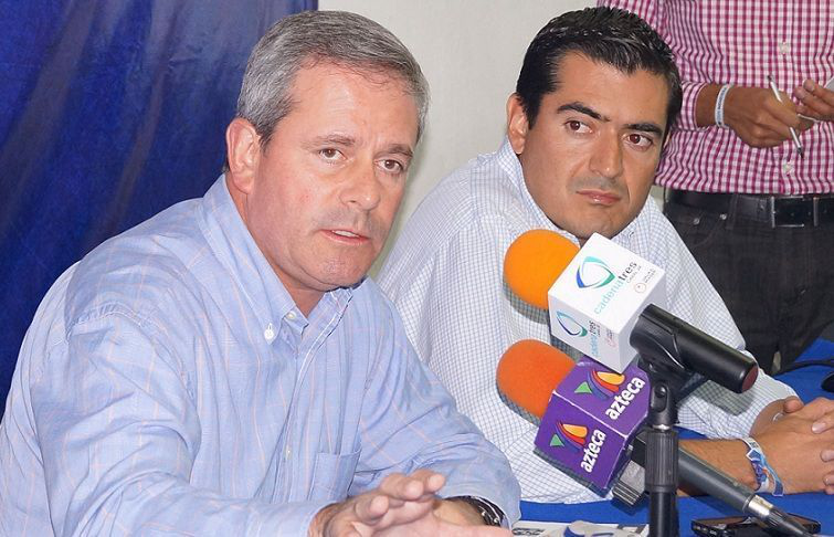 Ignorantes de las leyes asesoran a Ricardo Barroso