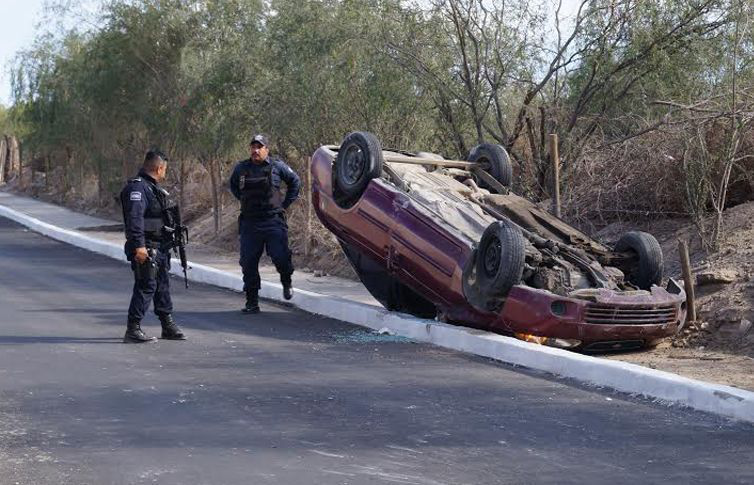 Reportan volcadura en Pino Payas
