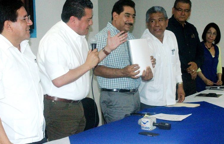 Cumplió el gobierno Estatal, pagó adeudo con el magisterio de BCS