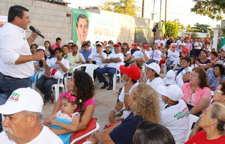 Visita Ricardo Barroso su barrio en la colonia los olivos