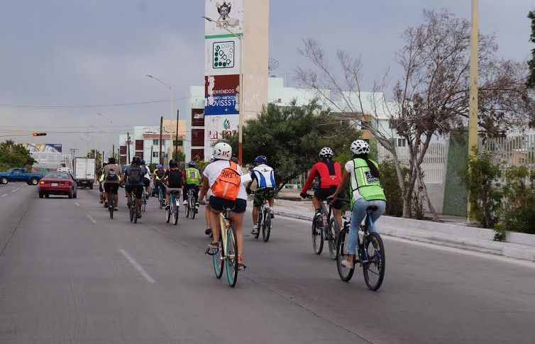 Avances en el reglamento de Tránsito: Ciclistas tienen derecho a tomar un carril en las avenidas