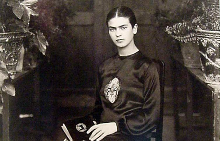 Exhiben fotografías poco comunes de Frida Kahlo