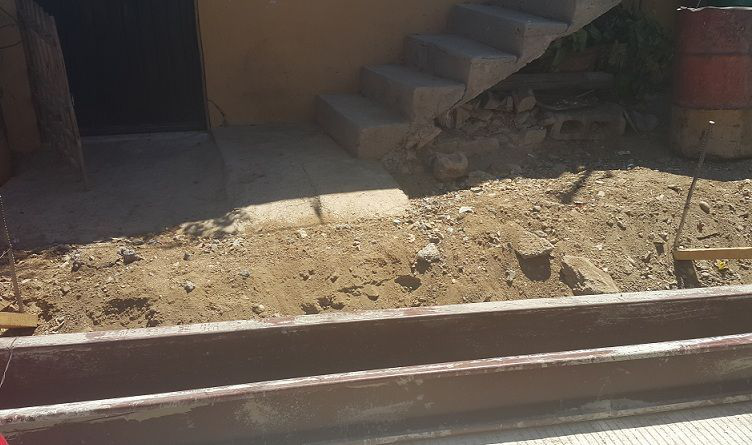 Vecinos desesperados piden se retomen trabajos de pavimentación en Lomas del Faro