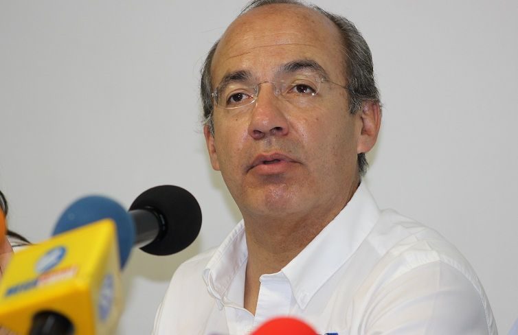 Fortalecer las instituciones, pide Calderón a Carlos Mendoza