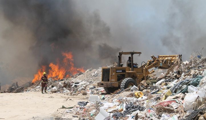 Fuego se sale de control y arrasa con basurero y pastizales en colonia El Zacatal