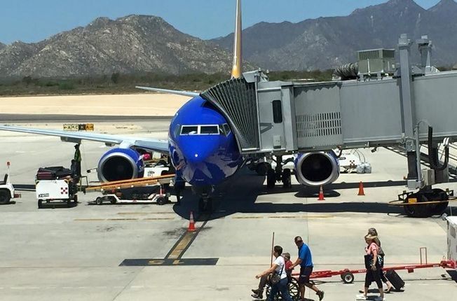 Southwest y FITURCA celebran el arribo del  primer vuelo directo Baltimore – Los Cabos
