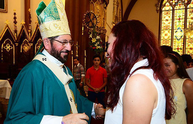 Arzobispo pide perdón por decir que madres solteras son epidemia