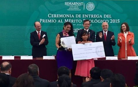 Tiburcio recibe el premio al Mérito Ecológico 2015 y alza la voz en contra de la minería tóxica a cielo abierto y submarina