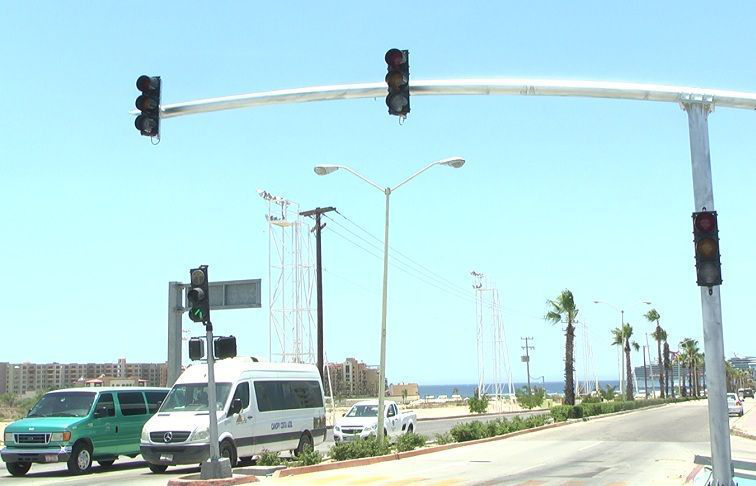 Busca FOIS la colocación de semáforos inteligentes en Los Cabos