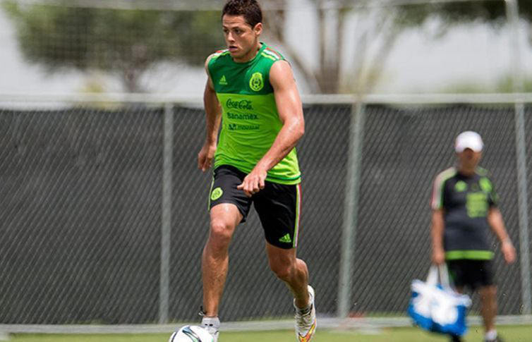 ‘Chicharito’, candidato para suplir a Bacca en el Sevilla