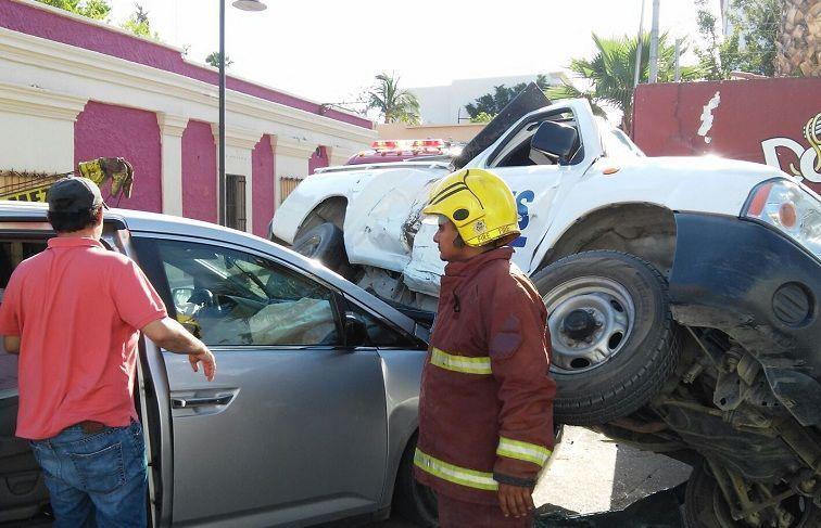 Espectacular choque en Centro Histórico de SJC deja una persona lesionada