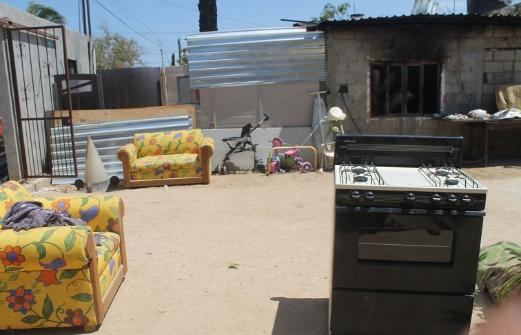 Ciudadanos cabeños se solidarizan con familia que perdió su casa debido a un incendio