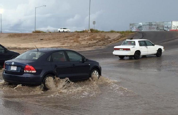 Arroyos dejaron varados a los paceños la tarde de ayer