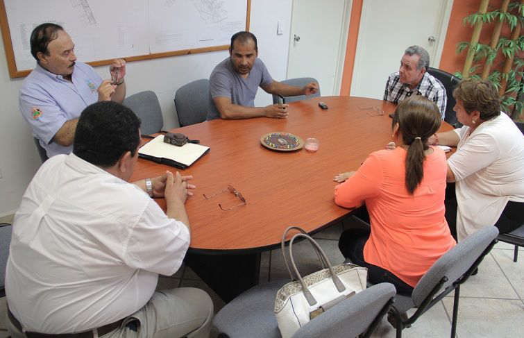 Recibió el Ayuntamiento de La Paz a comitiva del Frente Ciudadano en Defensa del Agua y de la Vida
