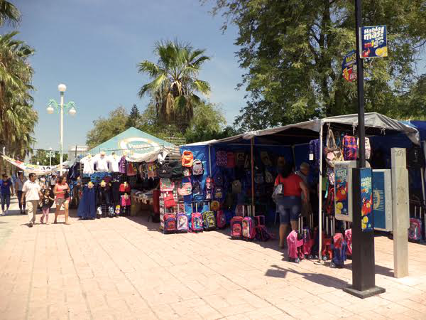 Con promociones y descuentos inició la feria educativa de regreso a clases