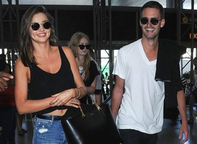 Miranda Kerr vuela a París con su nuevo amor