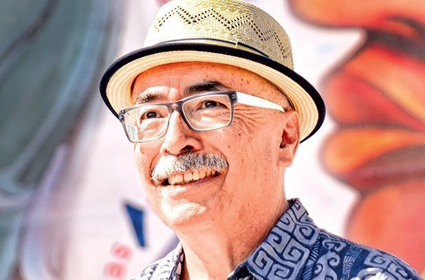 Congreso de EU premia al poeta Juan Felipe Herrera
