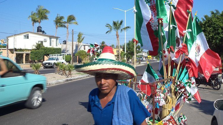 El colorido patriótico de los mexicanos se fortalece en septiembre mes de la patria