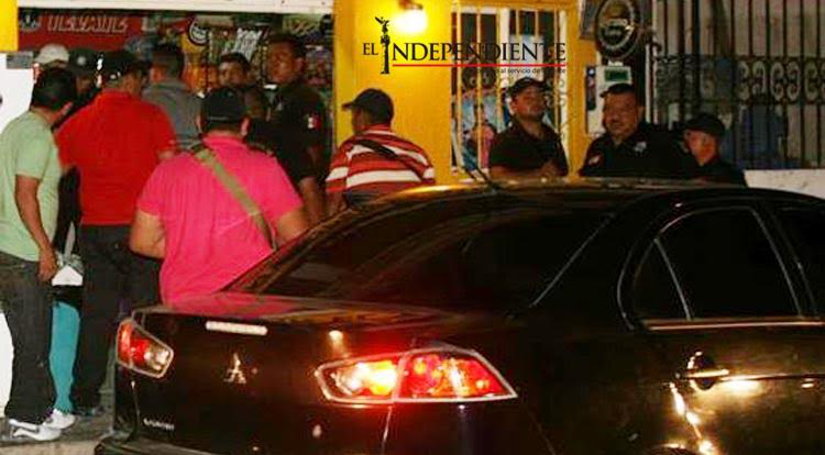 Someten a empleado de mini súper para robarse el cajero automático