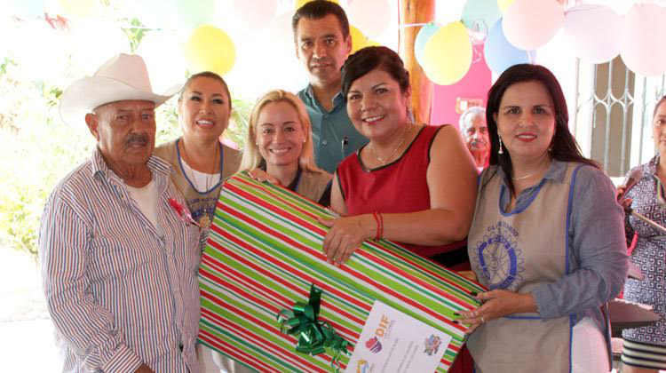 Festeja Sistema DIF de Los Cabos, a los abuelitos de Los Cabos en su Día