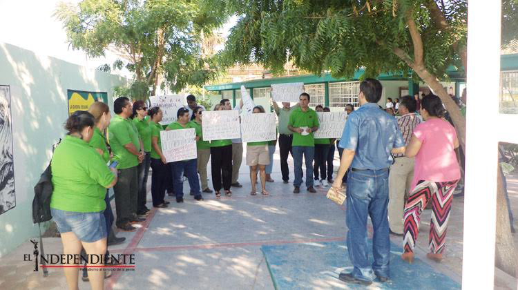 Bajo protesta trabajan los maestros del COBACH plantel 03