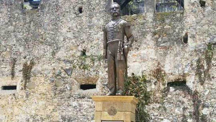 Hoy Martes 01 de Septiembre, fue develada estatua de Porfirio Díaz
