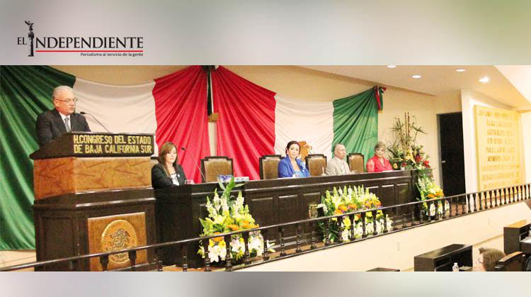 Entregó Marcos Covarrubias Villaseñor al Congreso su IV y último Informe de Gobierno