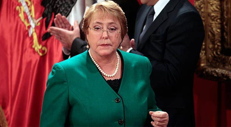 Roban sistemas de comunicación a escoltas de Bachelet mientras ‘descansaban’