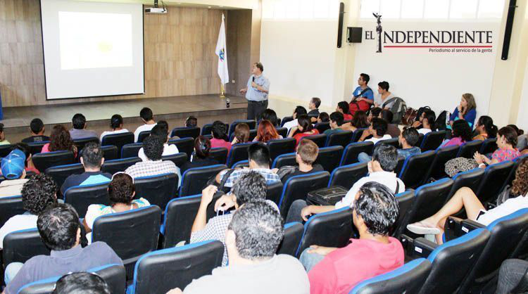 Especialista expuso conceptos evolutivos y su aplicación en la clasificación de los seres vivos.