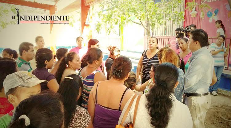 Primero les dicen que no hay cupo y luego cierran grupos por falta de alumnos