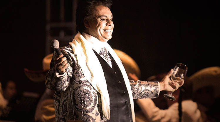 Un 'renacido' Juan Gabriel emprende una gira por EU